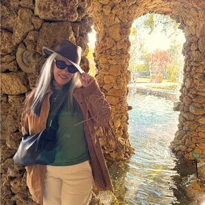 Meet your Posher, Paula